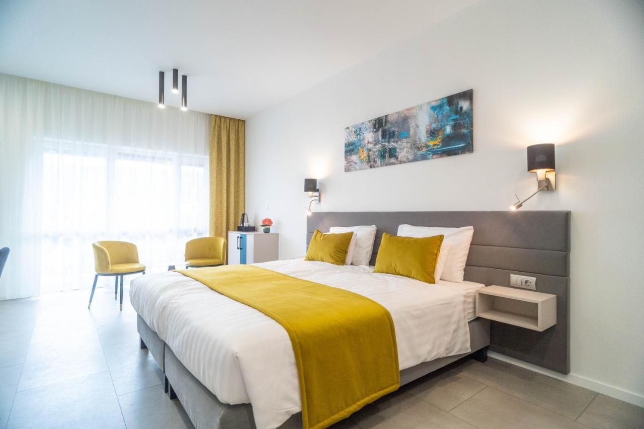 La Vita Premium Panzio Gyula Exteriör bild