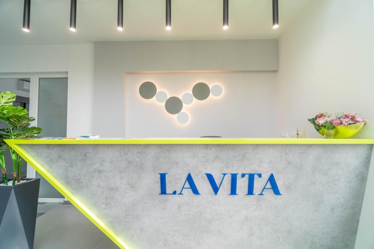 La Vita Premium Panzio Gyula Exteriör bild