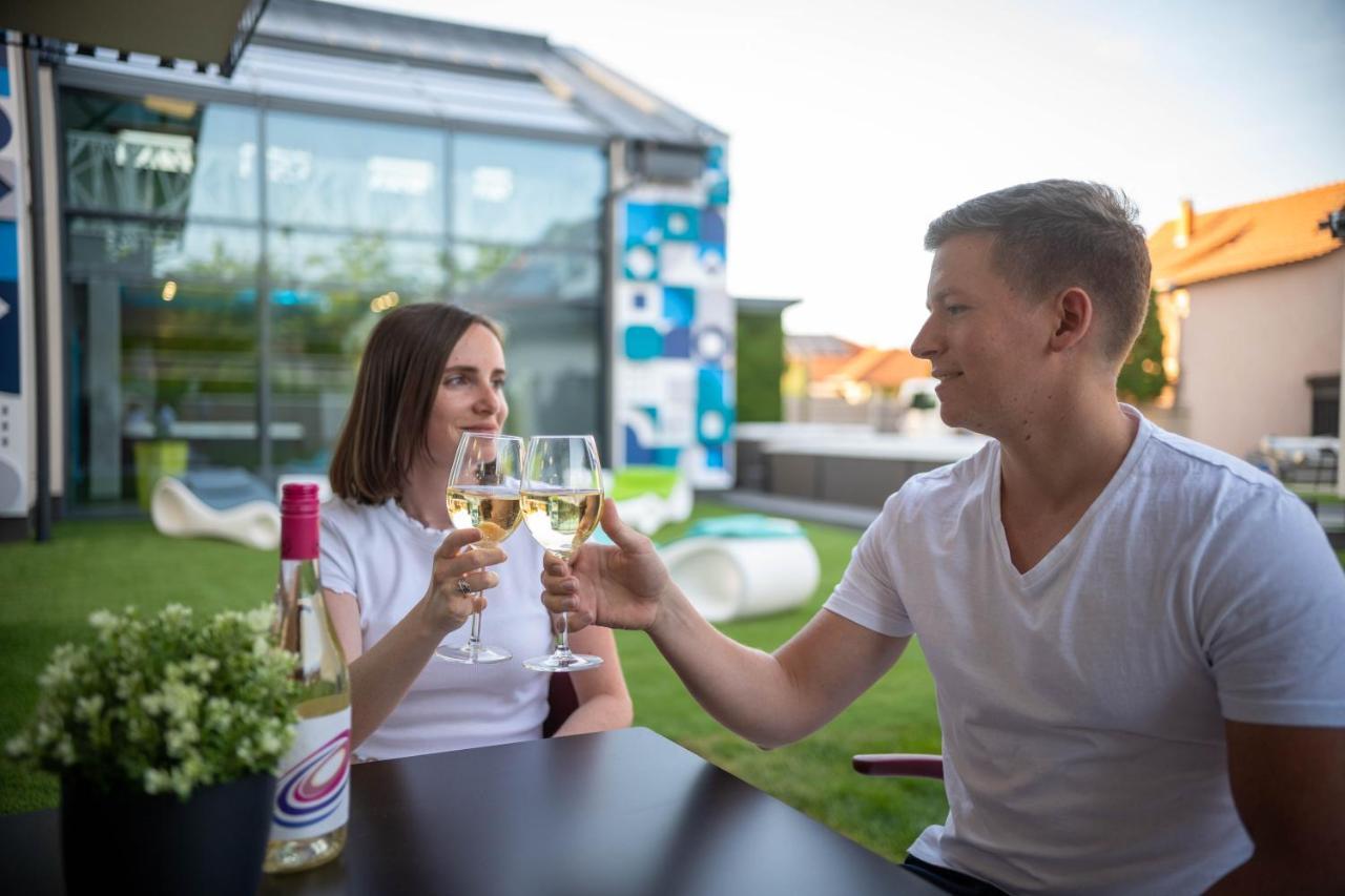 La Vita Premium Panzio Gyula Exteriör bild